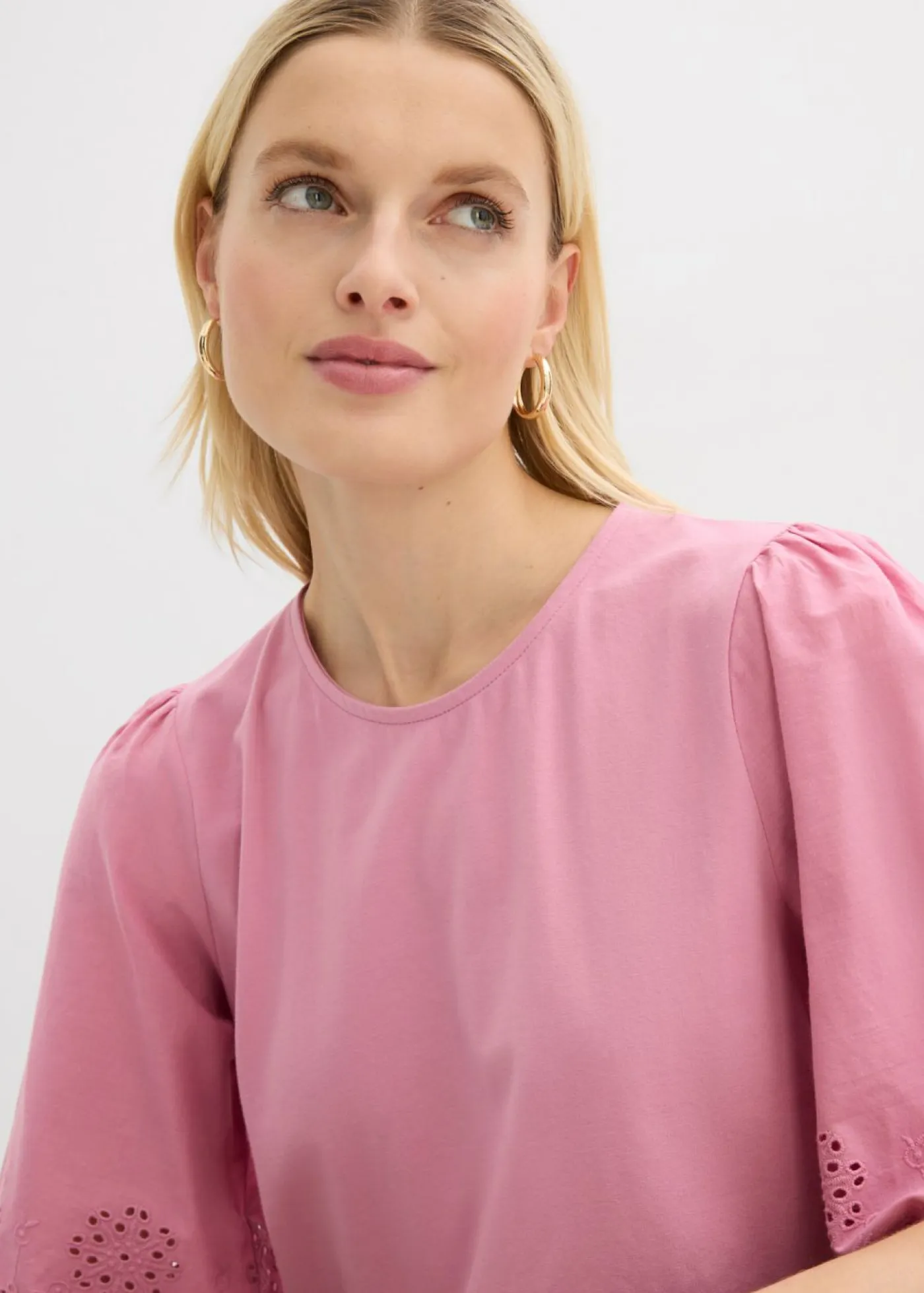 Camiseta con bordado calado Mujer Camisetas|Novedades