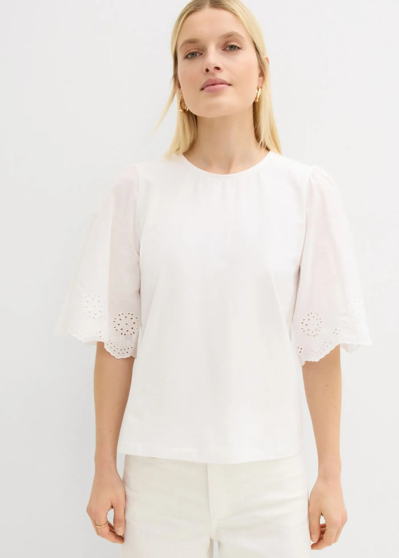 Camiseta con bordado calado Mujer Camisetas|Novedades
