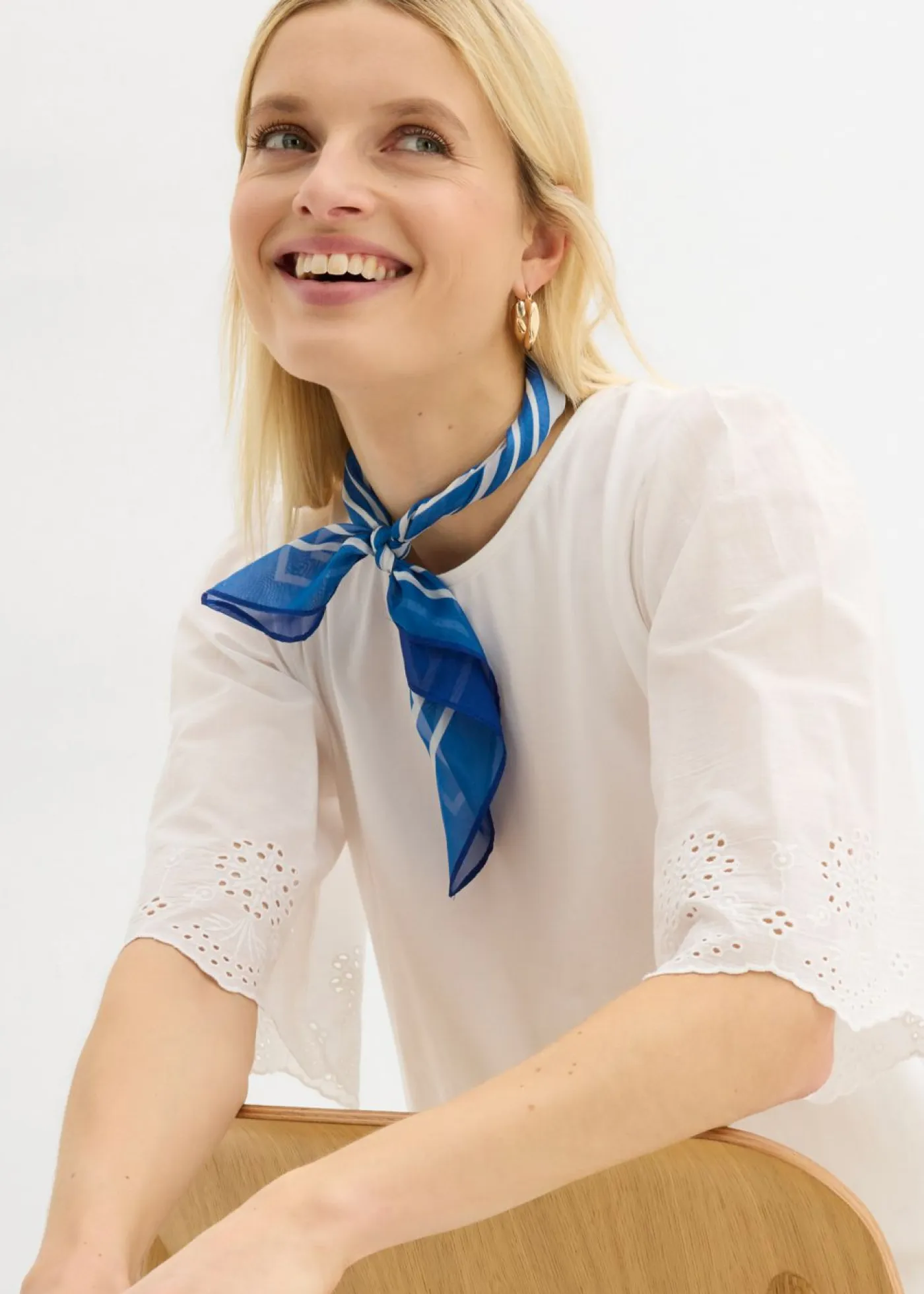 Camiseta con bordado calado Mujer Camisetas|Novedades