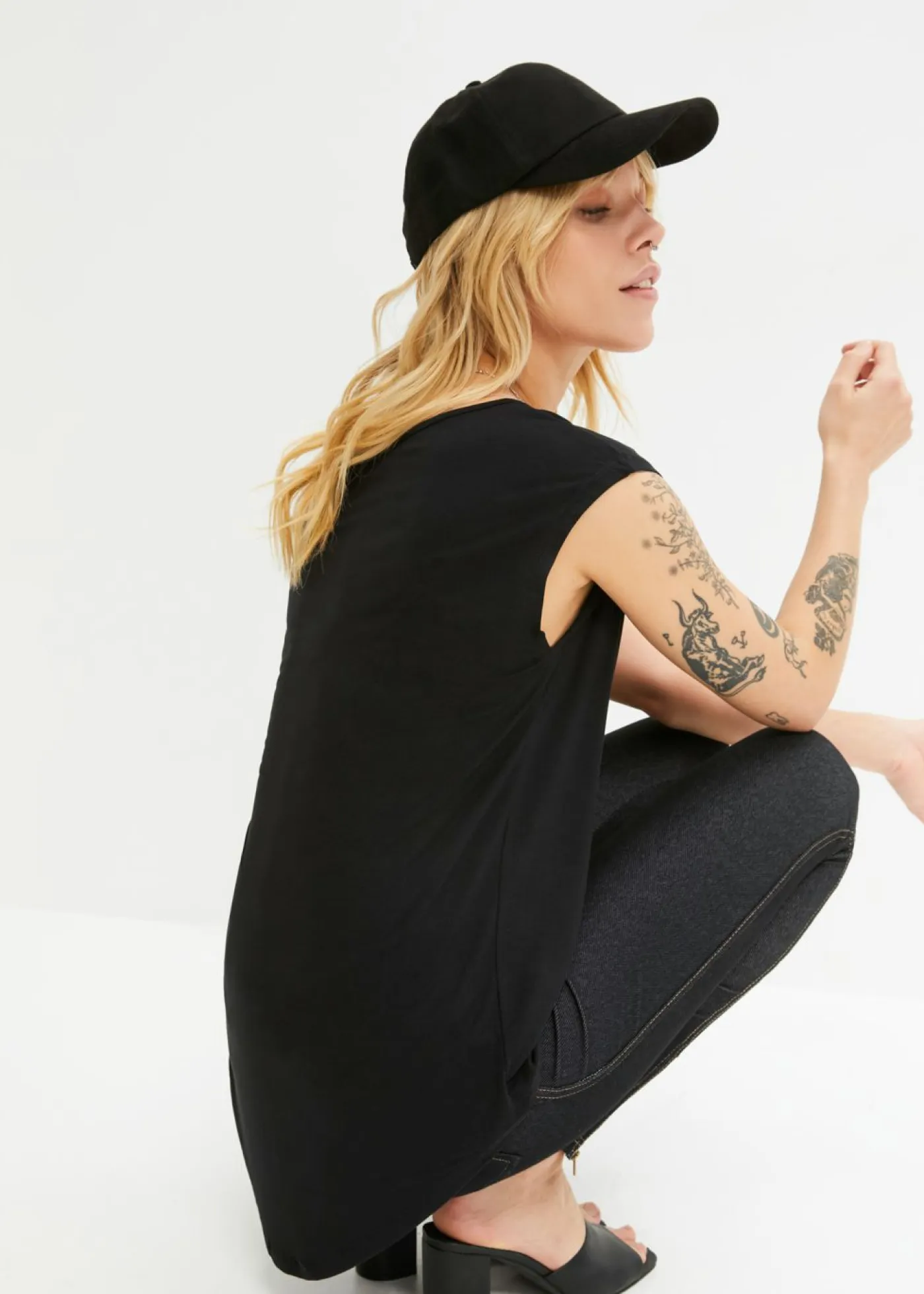 Sale Camiseta de mezcla de viscosa fluida con dobladillo asimétrico Mujer Camisetas