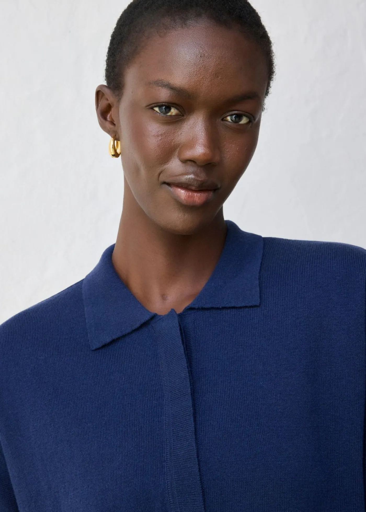 Jersey de punto fino con contenido de seda y cuello tipo polo Mujer Premium|Jerséis