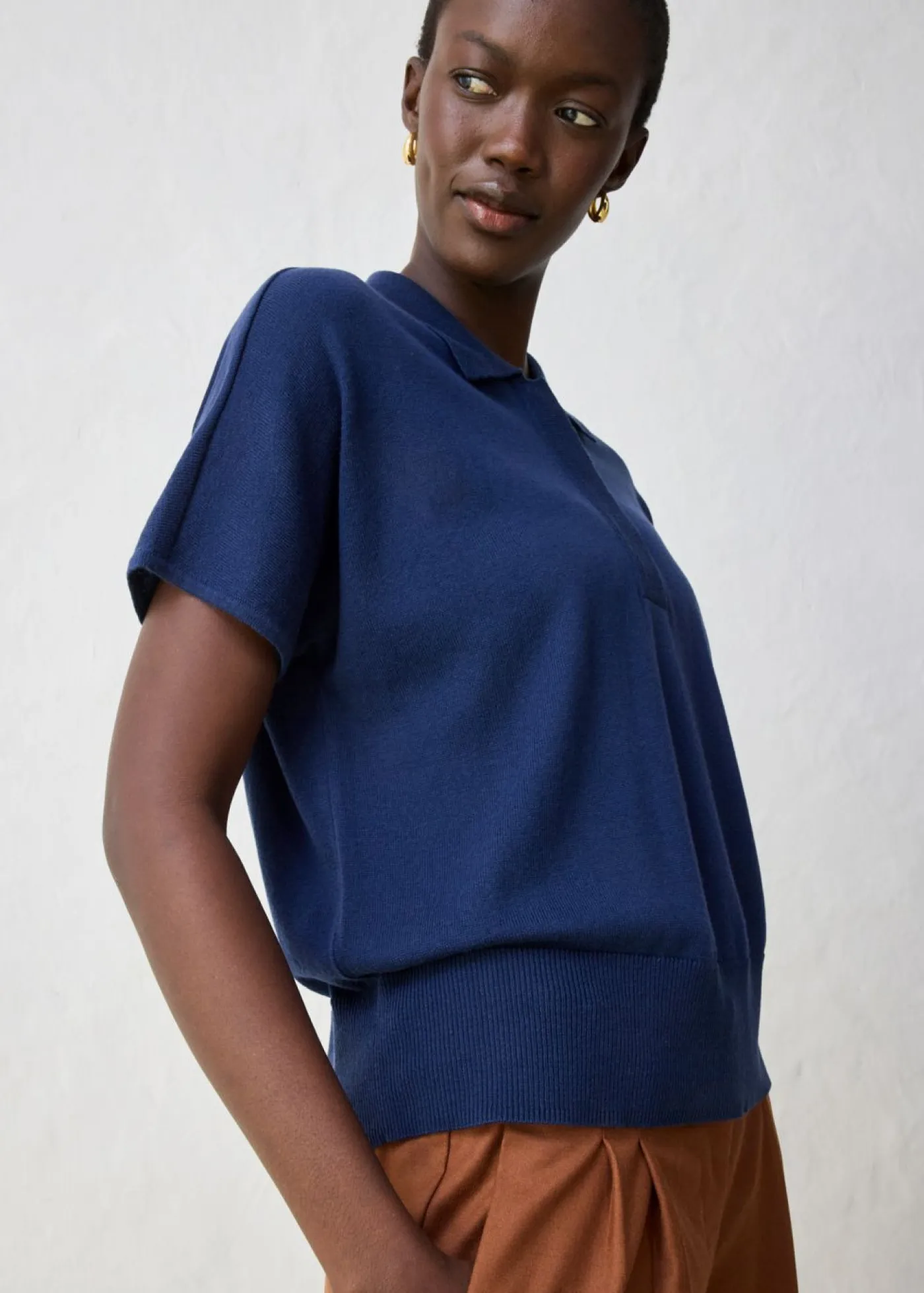 Jersey de punto fino con contenido de seda y cuello tipo polo Mujer Premium|Jerséis