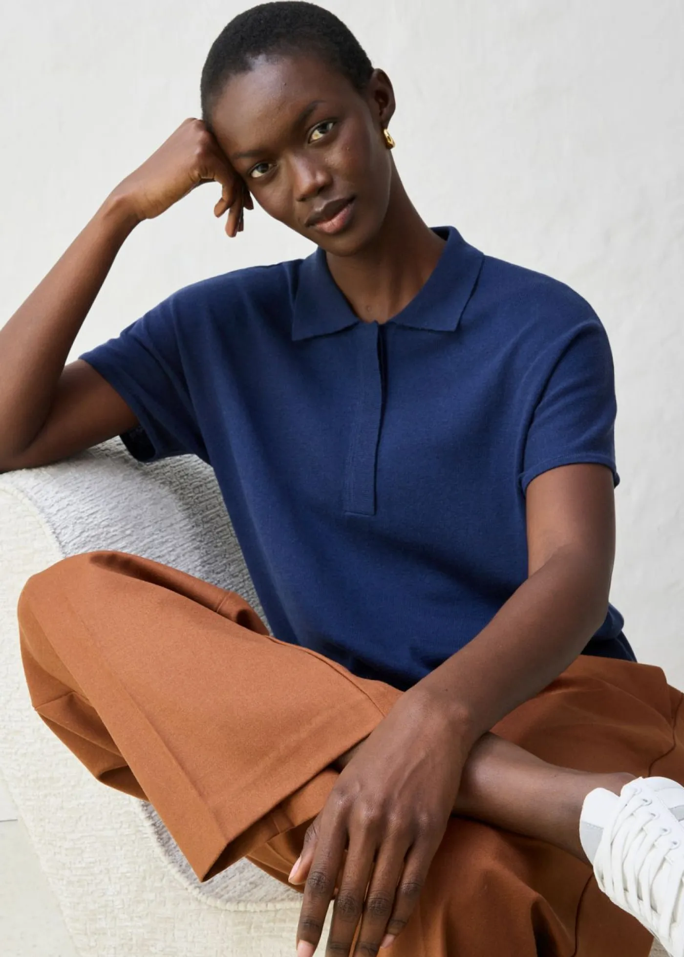 Jersey de punto fino con contenido de seda y cuello tipo polo Mujer Premium|Jerséis