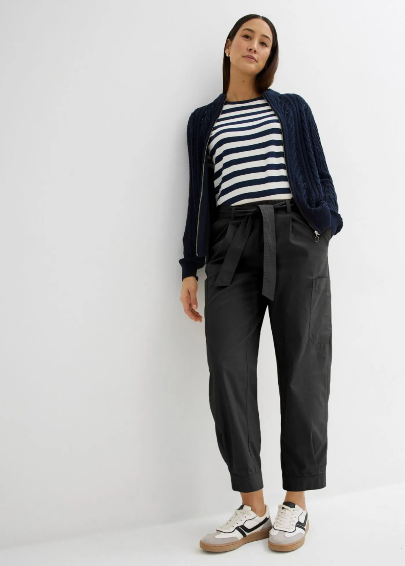 Sale Pantalón acortado tipo cargo Mujer Pantalones|Novedades