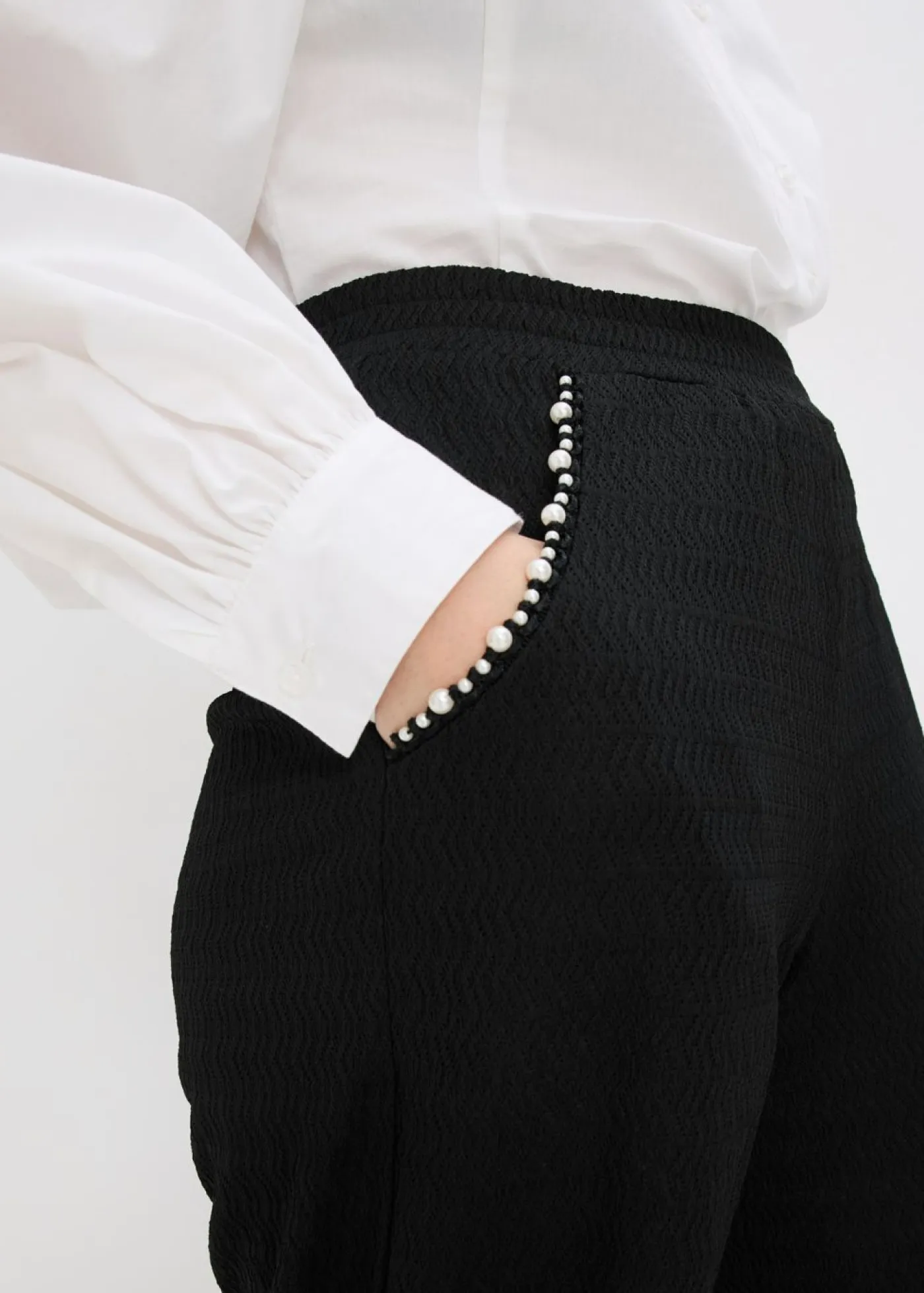 Sale Pantalón con aplicaciones de perlas de punto estructurado Mujer Pantalones