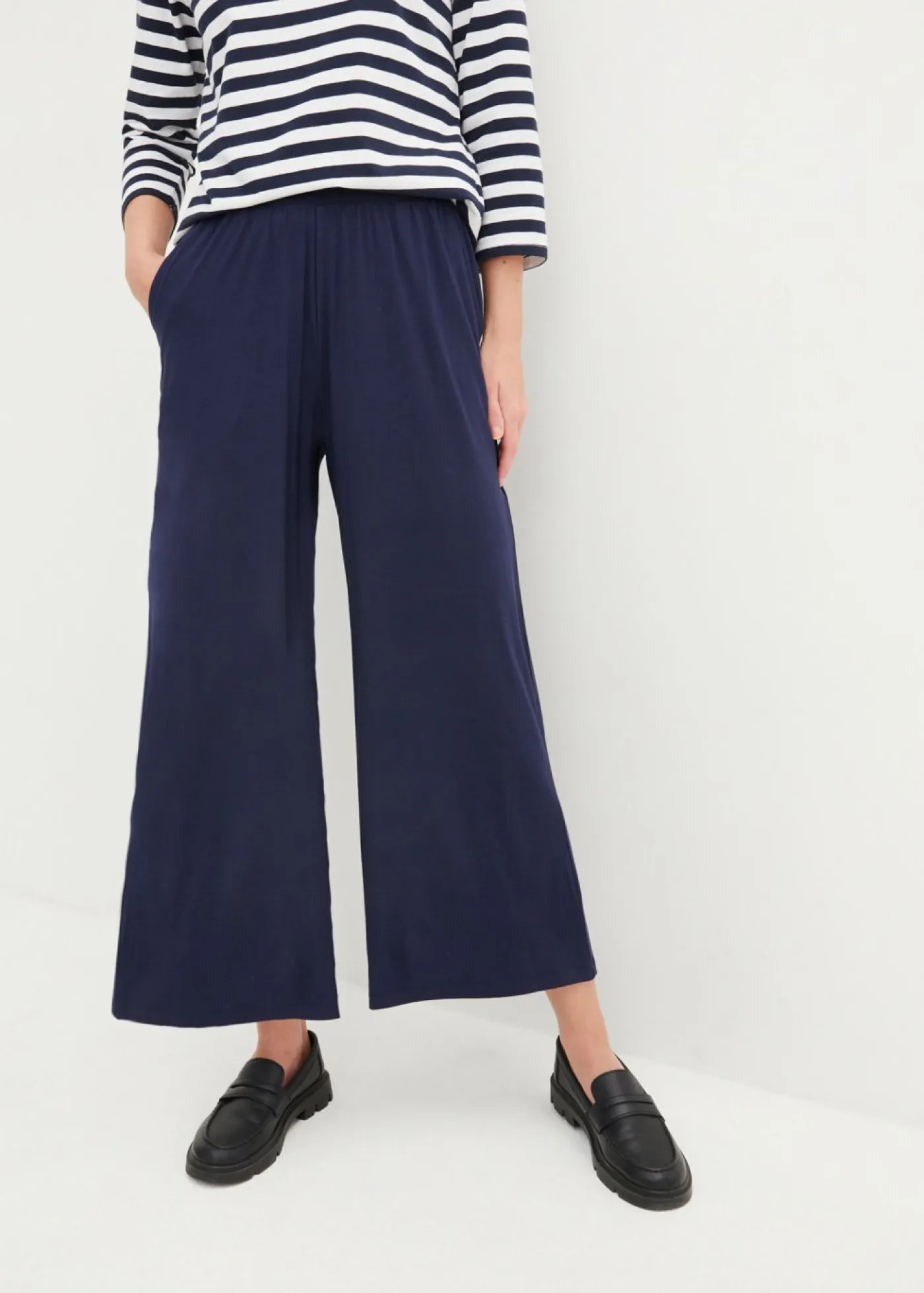 Pantalón de punto de mezcla de viscosa fluida, largo 7/8 Mujer Pantalones|Novedades