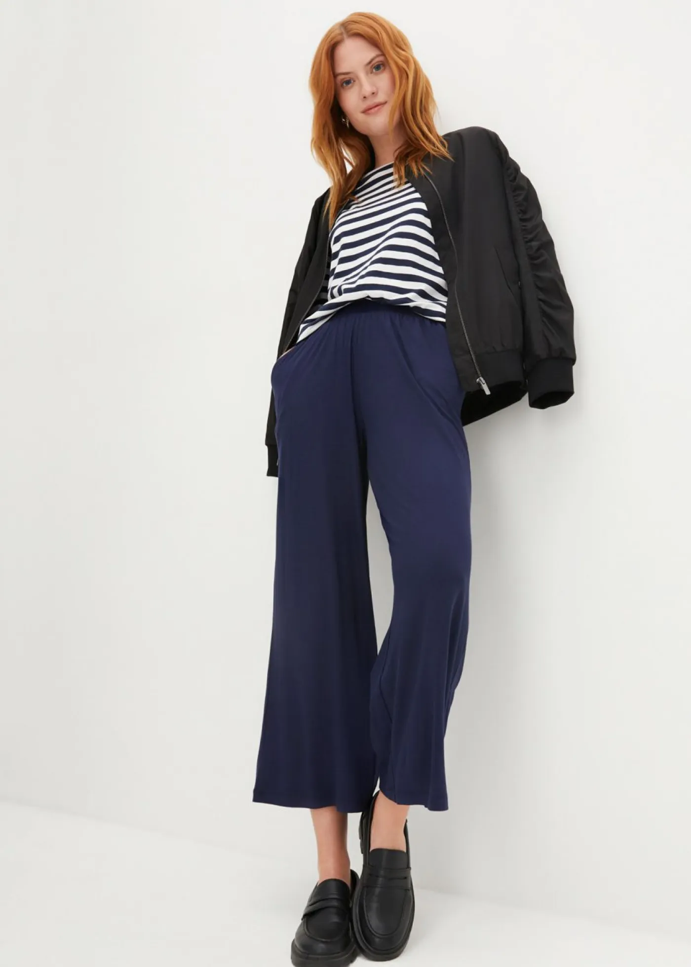 Pantalón de punto de mezcla de viscosa fluida, largo 7/8 Mujer Pantalones|Novedades