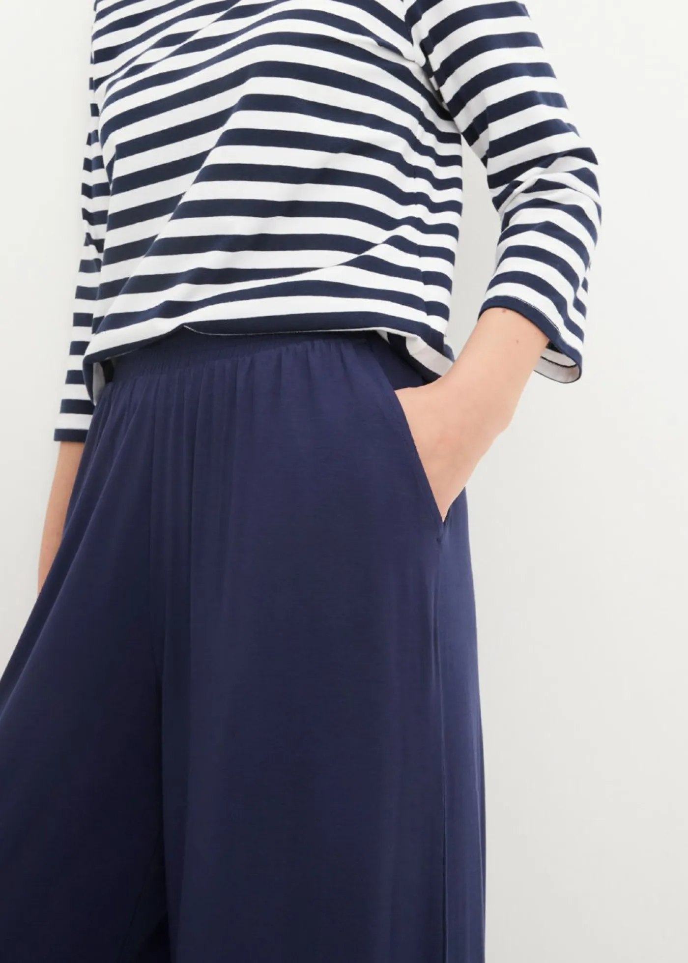 Pantalón de punto de mezcla de viscosa fluida, largo 7/8 Mujer Pantalones|Novedades