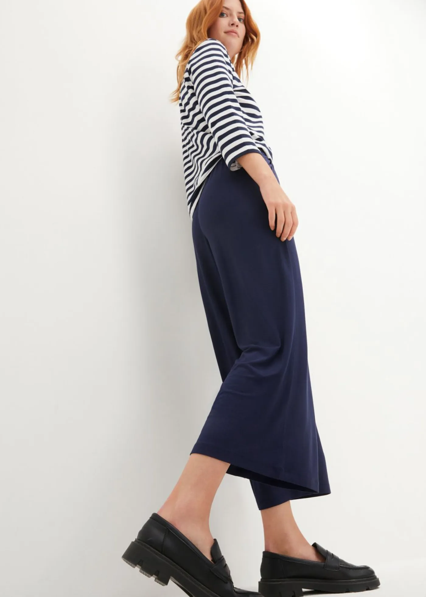 Pantalón de punto de mezcla de viscosa fluida, largo 7/8 Mujer Pantalones|Novedades