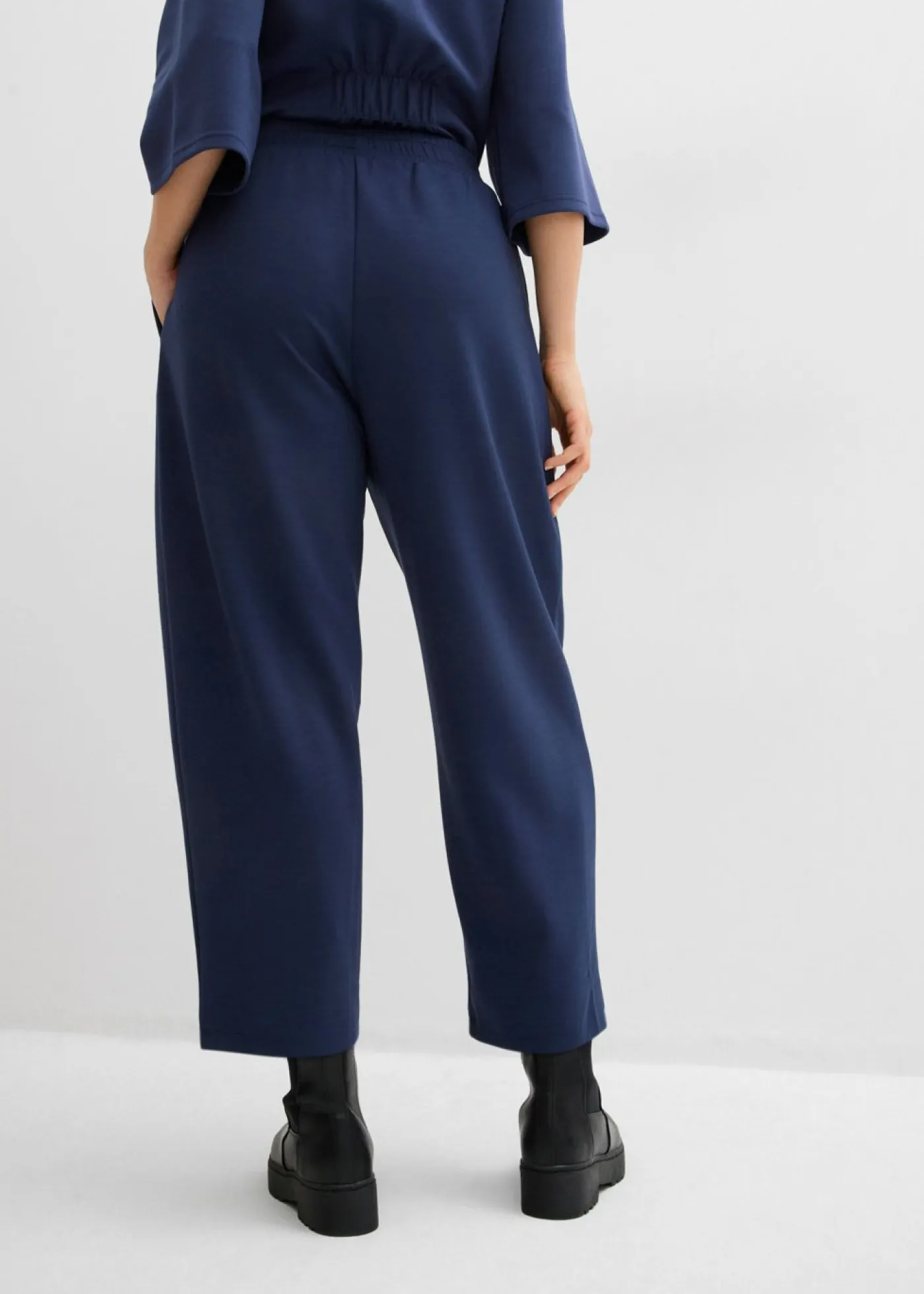Sale Pantalón de punto de neopreno con corte barrel Mujer Pantalones