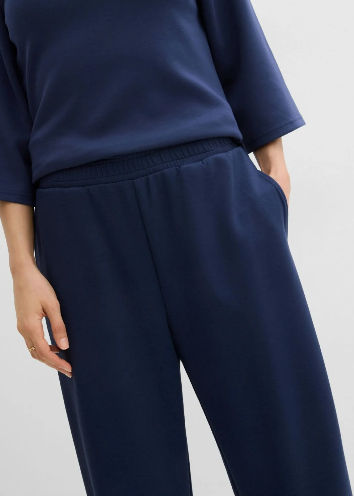 Sale Pantalón de punto de neopreno con corte barrel Mujer Pantalones