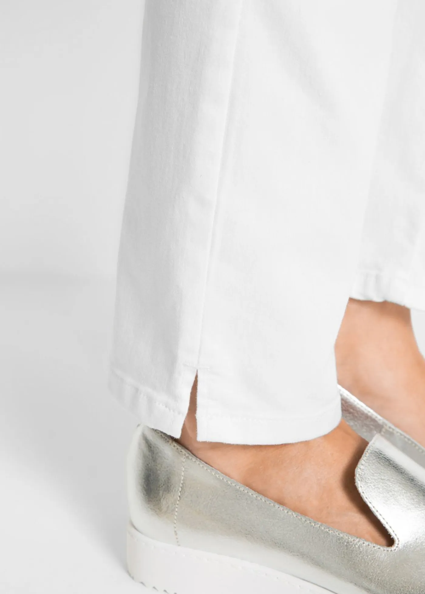 Online Pantalón elástico con perneras rectas, mid waist Mujer Pantalones