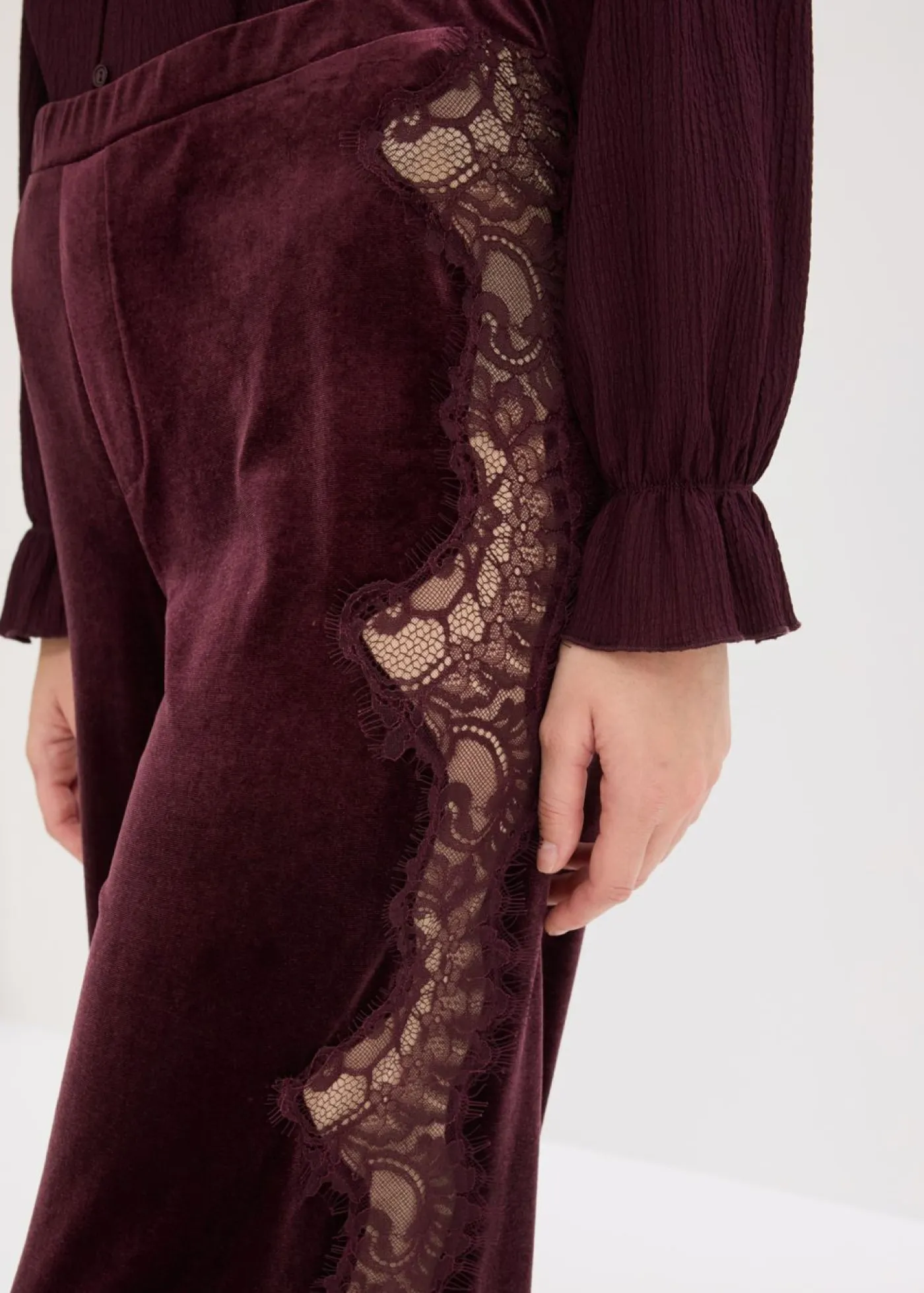 Outlet Pantalón Marlene de terciopelo suave con inserción de encaje Mujer Pantalones