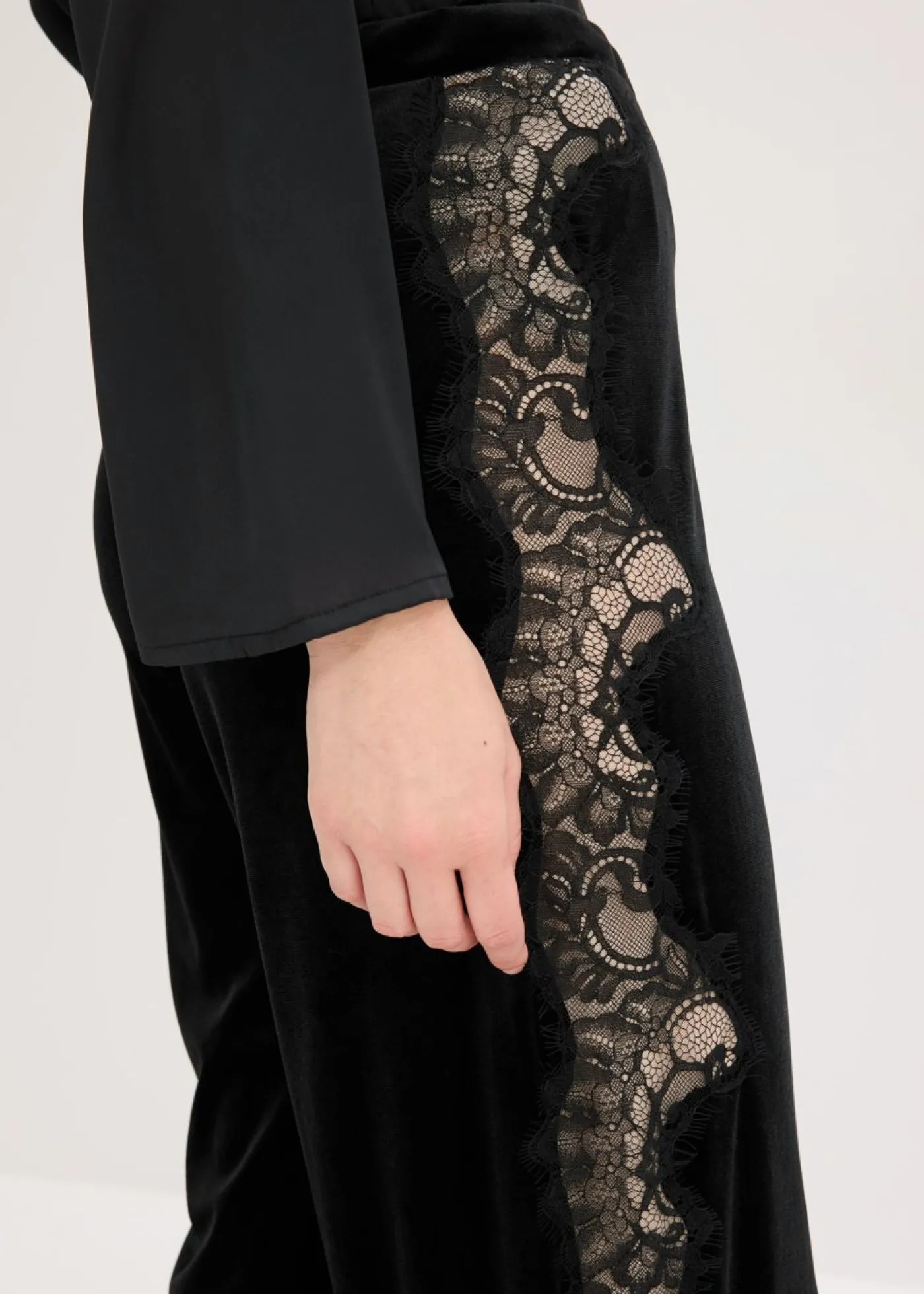 Online Pantalón Marlene de terciopelo suave con inserción de encaje Mujer Pantalones