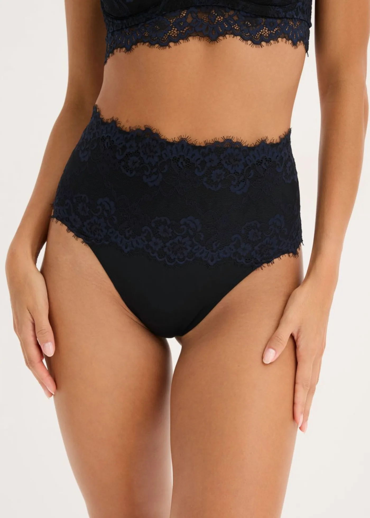 Tanga con encaje y efecto moldeador medio Mujer Ropa Interior Moldeadora|Bragas