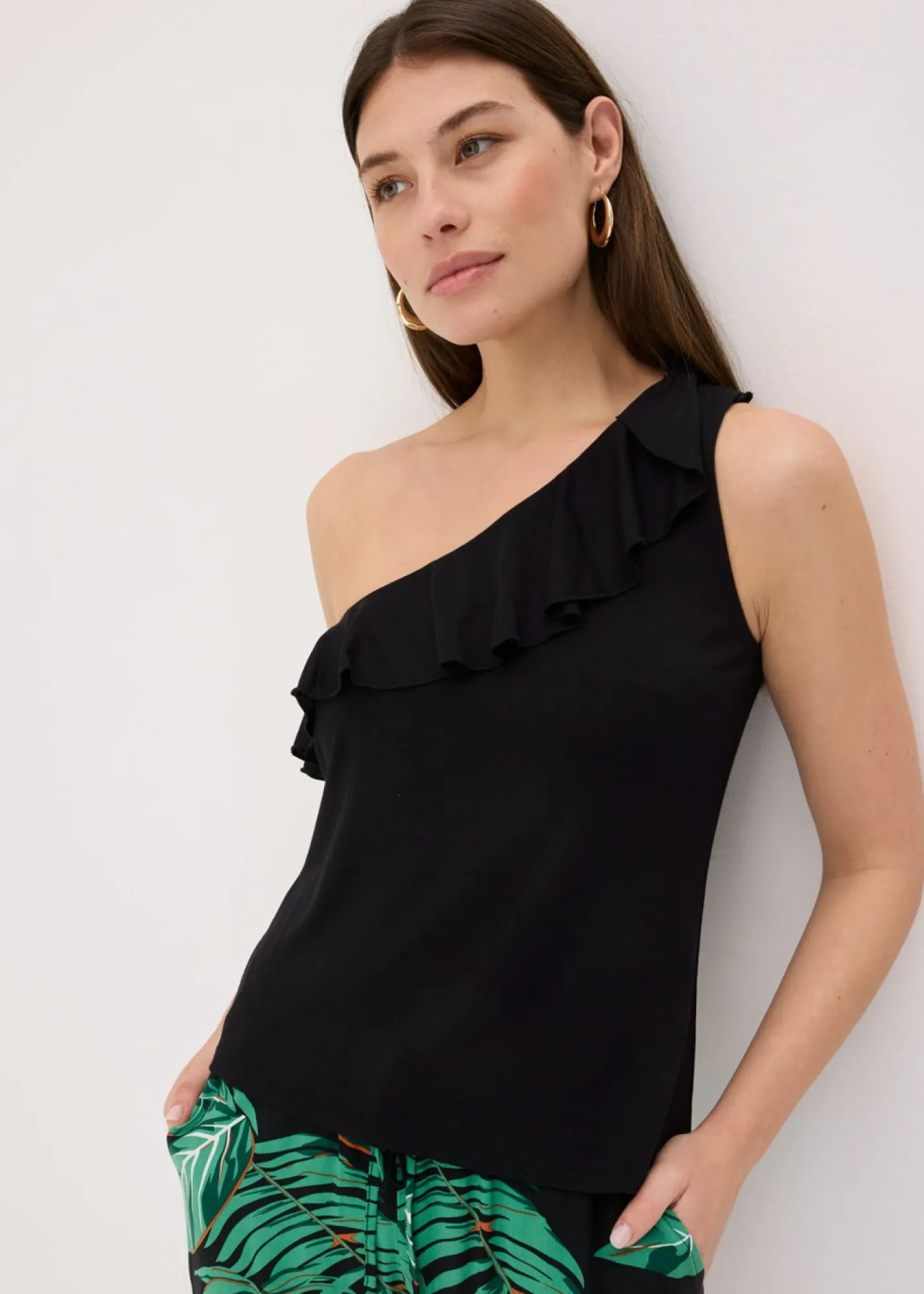 Best Top de mezcla de viscosa suave con un hombro al descubierto y volante decorativo Mujer Camisetas