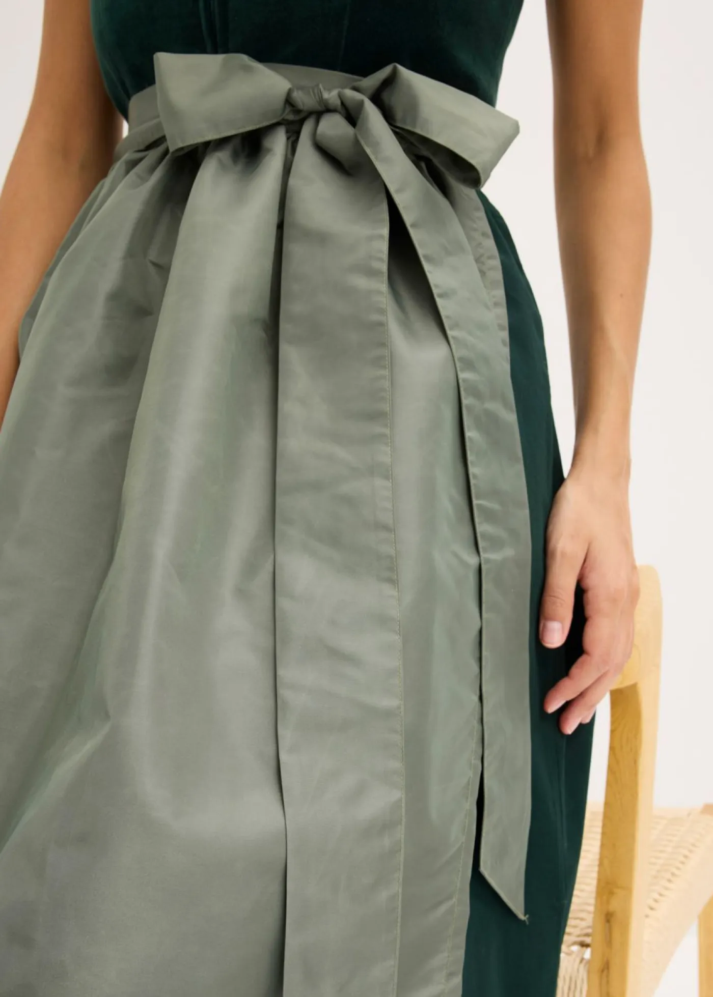 Clearance Traje tirolés con corpiño de terciopelo y delantal de satén (2 piezas) Mujer Vestidos