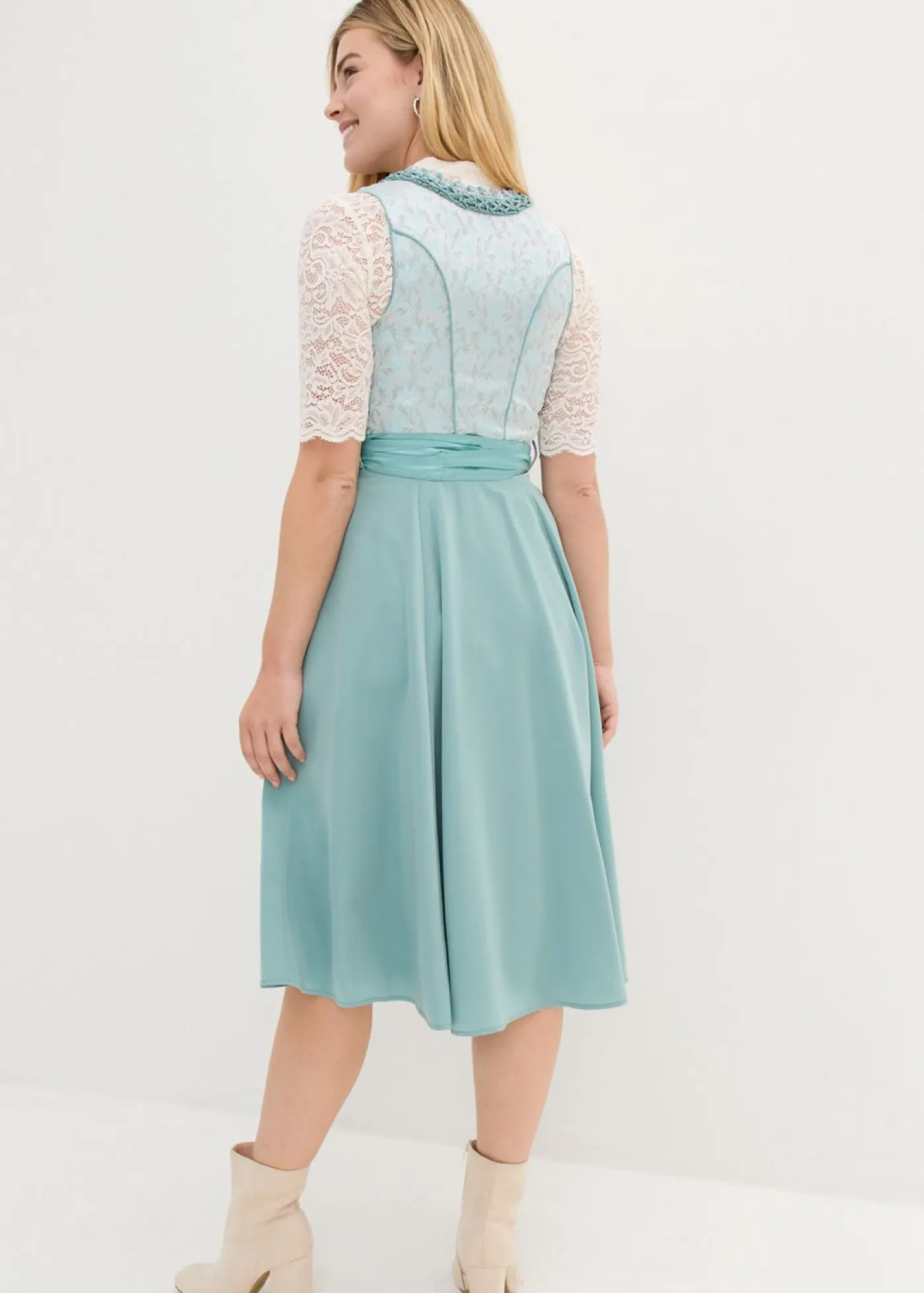 Traje tirolés y delantal (2 piezas) Mujer Vestidos