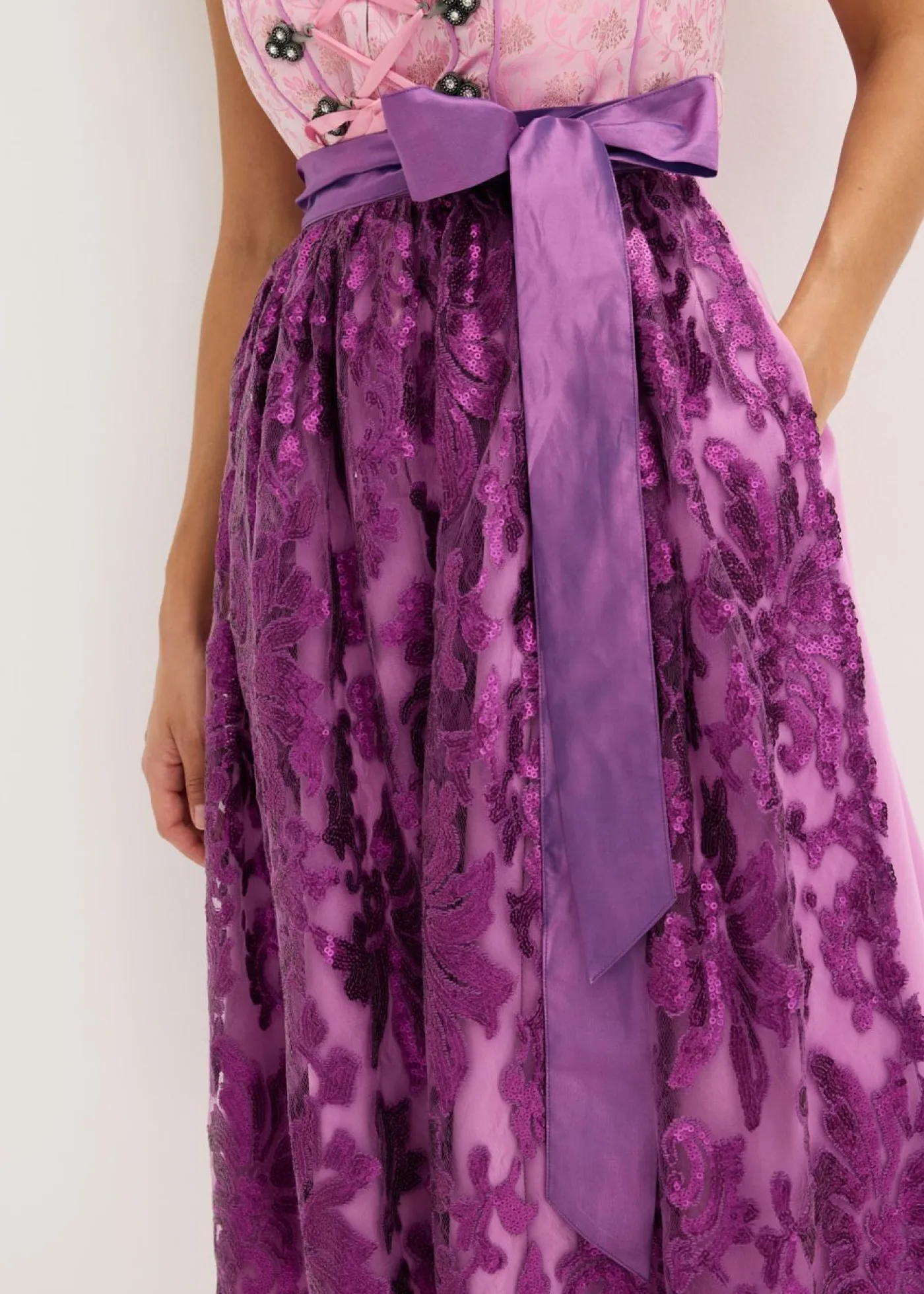Traje tirolés y delantal (2 piezas) Mujer Vestidos