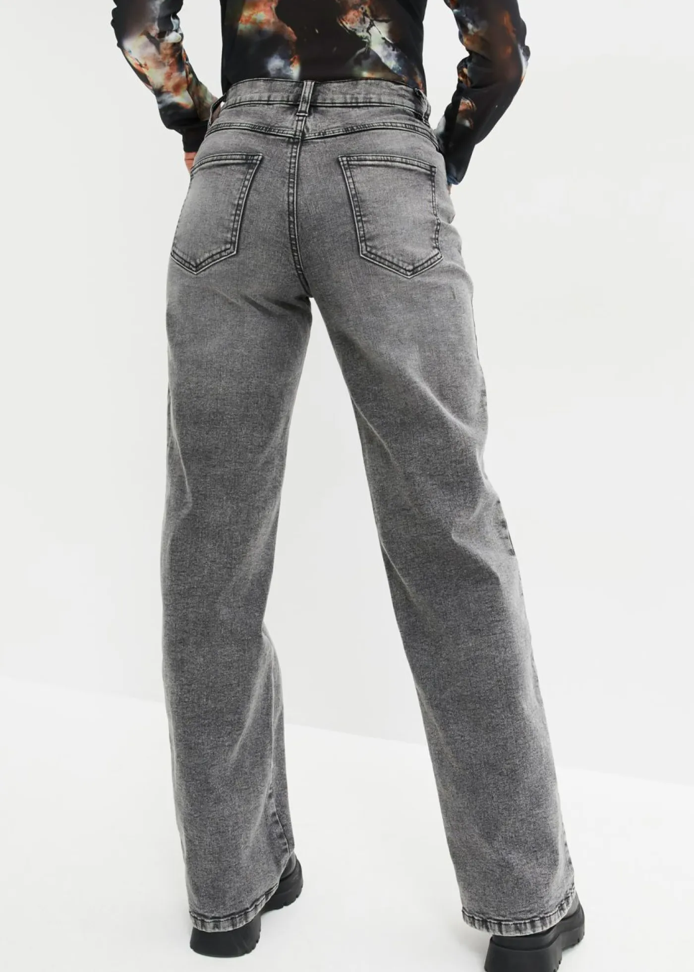 Sale Vaqueros de pernera ancha, high waist, con tachuelas Mujer Vaqueros
