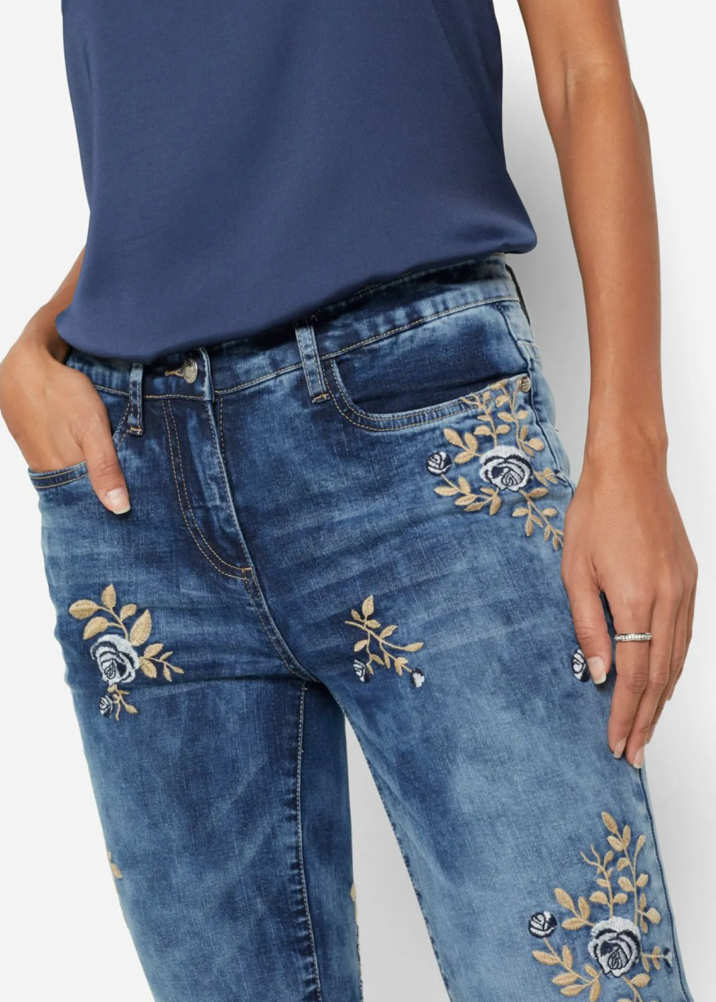 Vaqueros slim fit, con bordado de flores Mujer Vaqueros