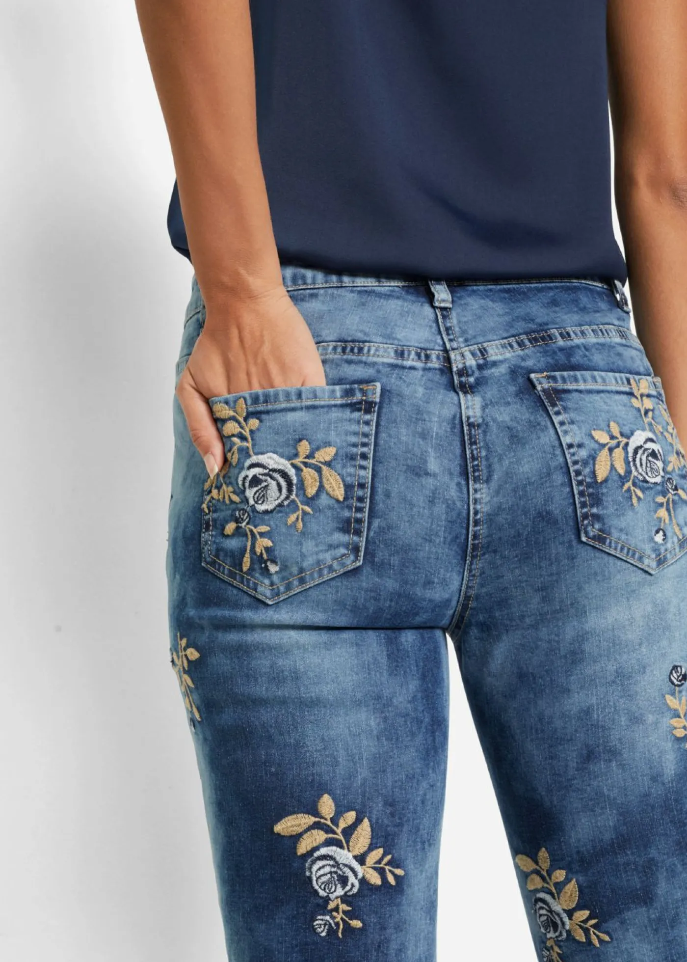 Vaqueros slim fit, con bordado de flores Mujer Vaqueros