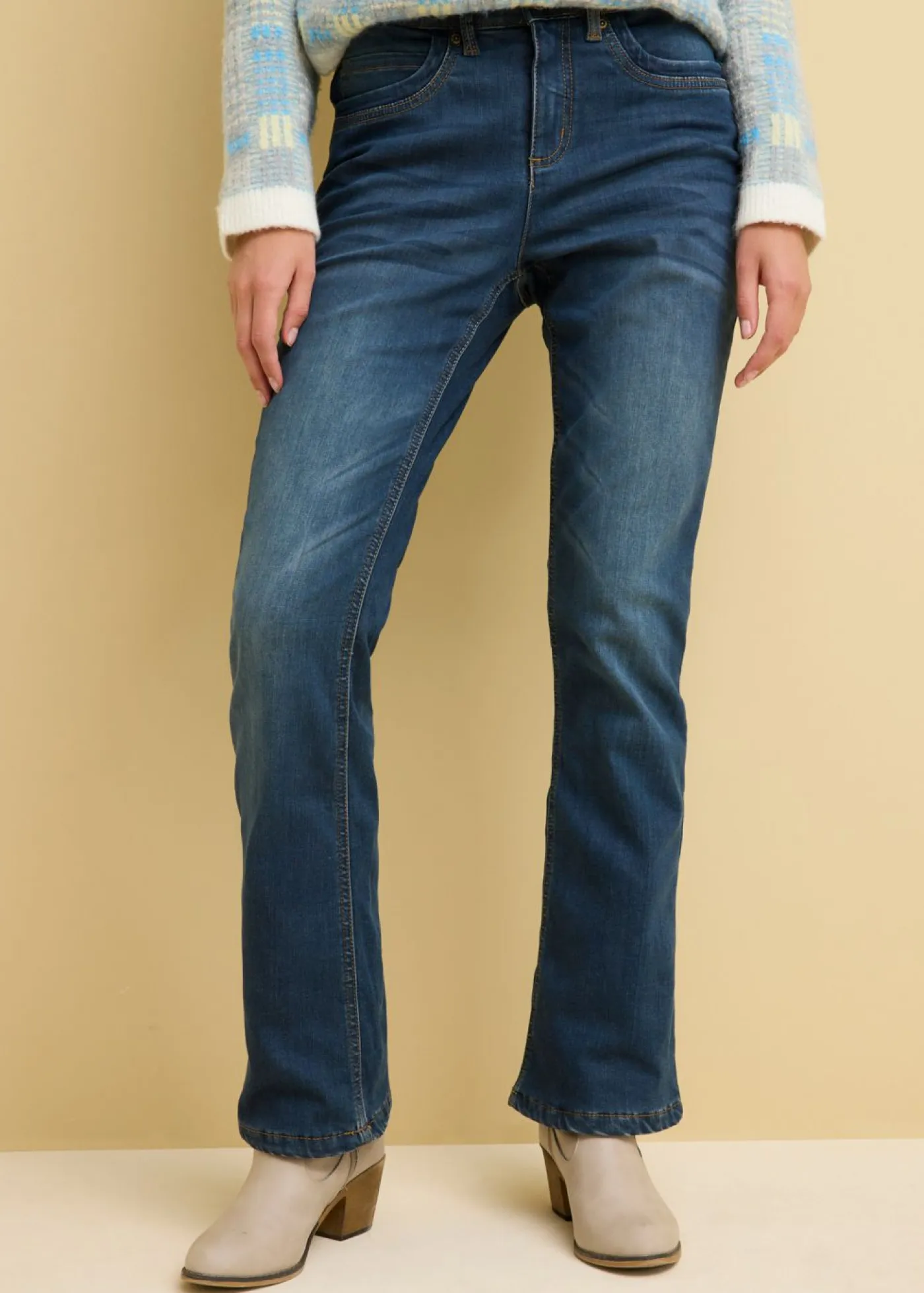 Vaqueros térmicos de talle alto con corte bootcut Mujer Ropa Térmica|Vaqueros
