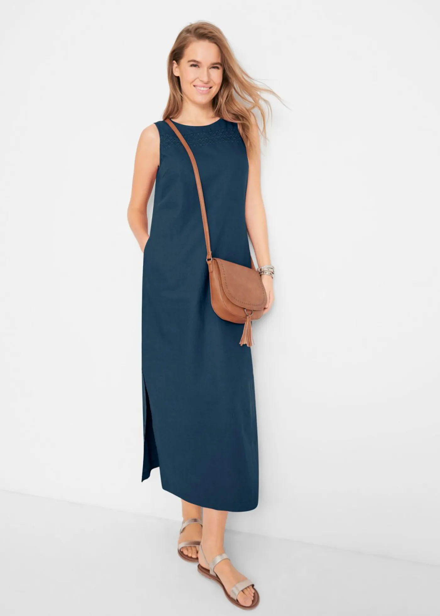 Sale Vestido largo de lino con motivo perforado en el escote y abertura lateral Mujer Vestidos